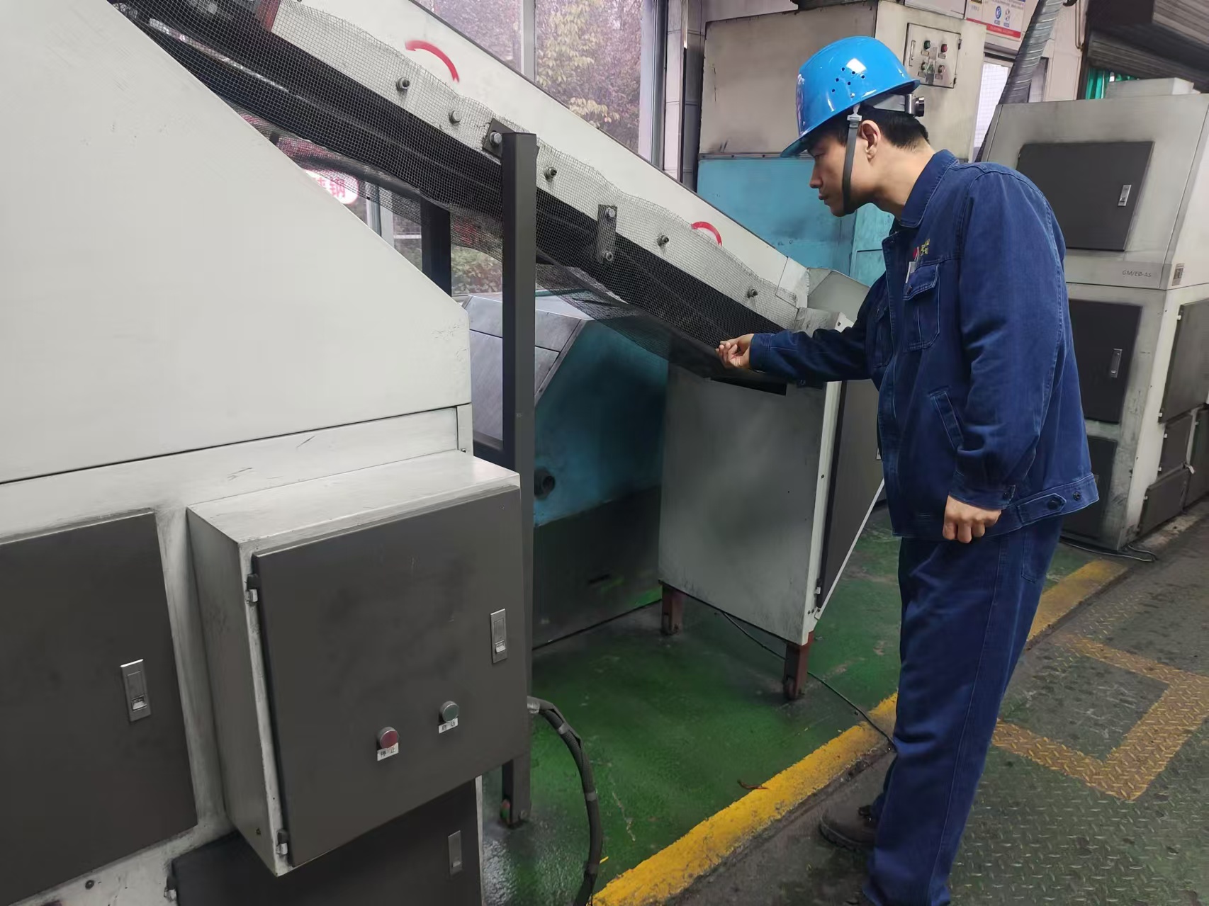 用實的舉措 把好百日安全關 用實的舉措 把好百日安全關