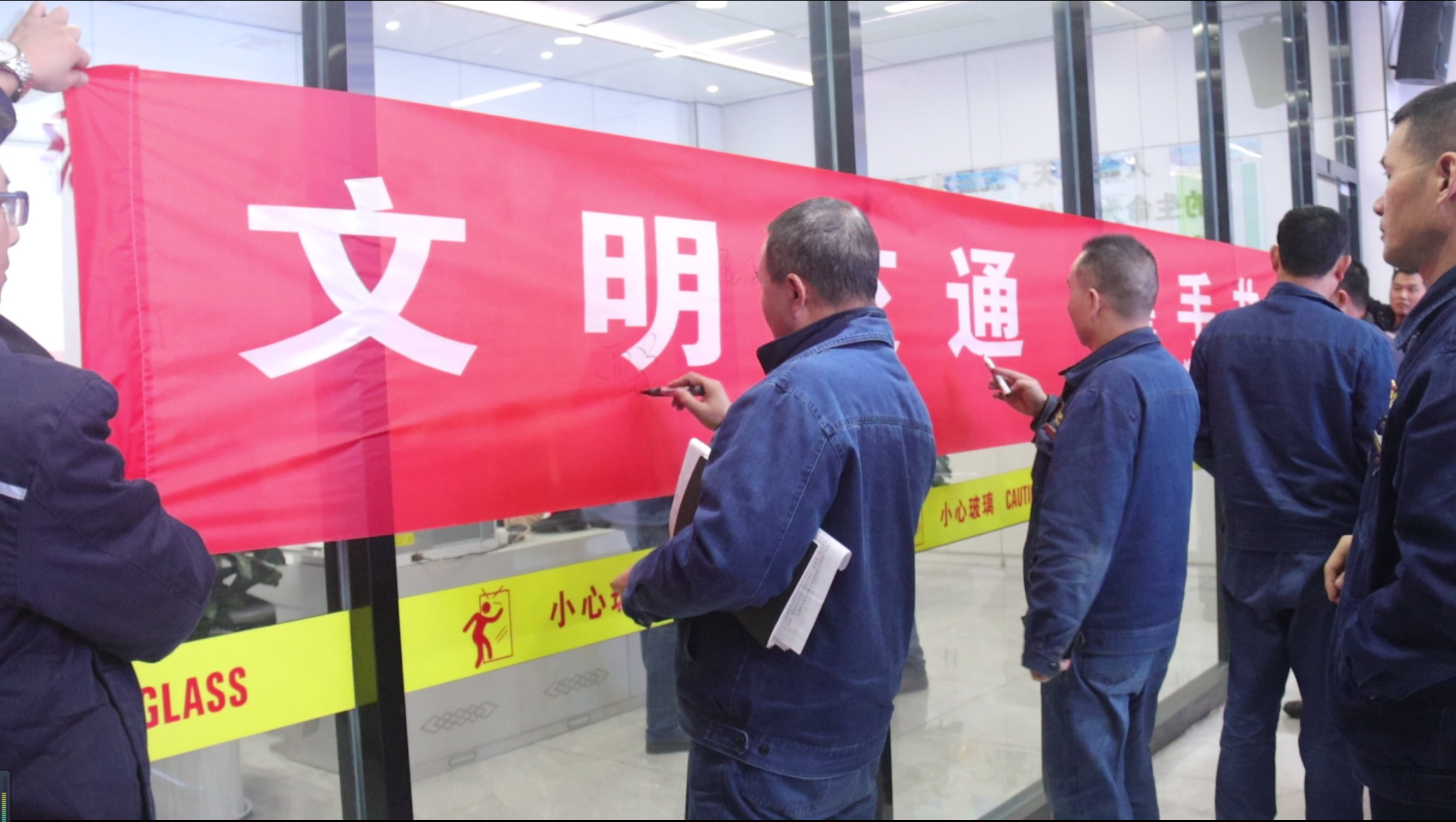 �۽������c���� ���ε�·��ͨ��ȫ����