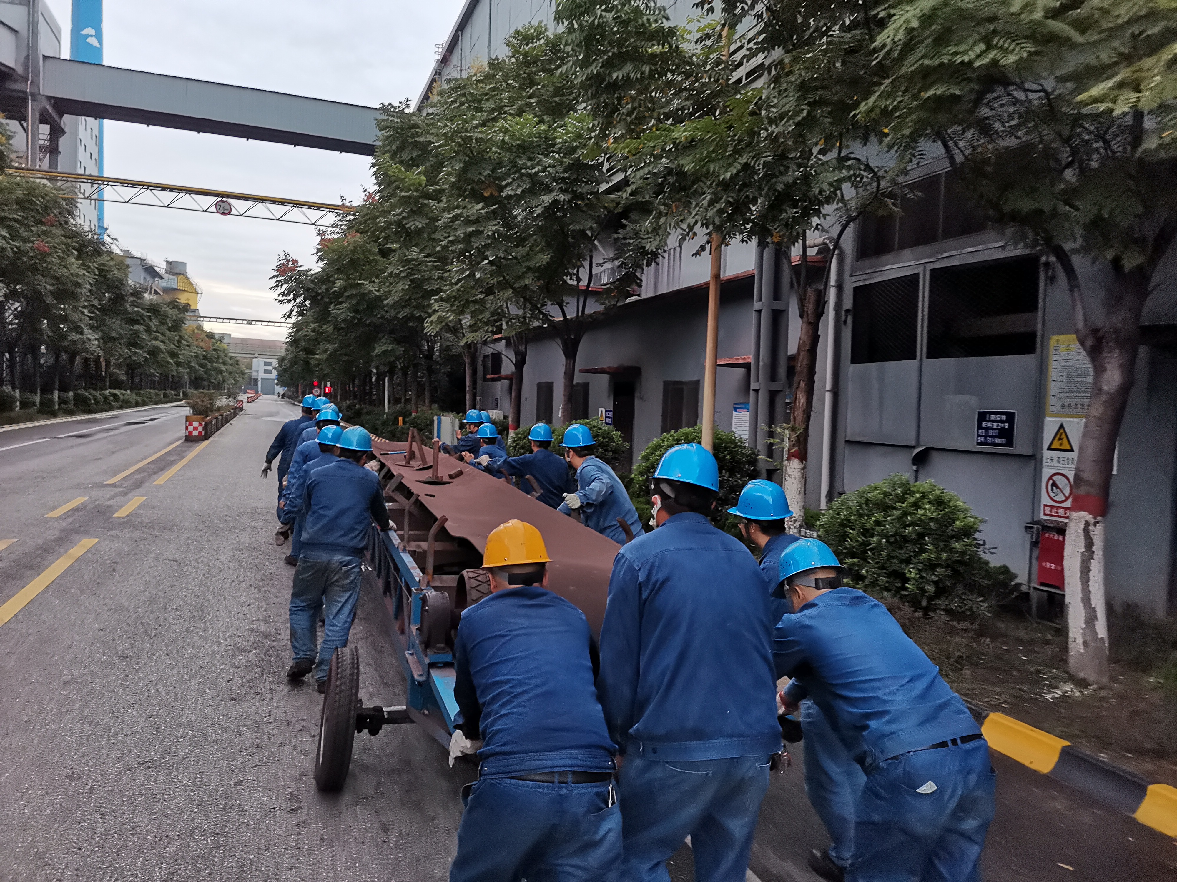 冬日漢鋼勁，火熱情懷濃