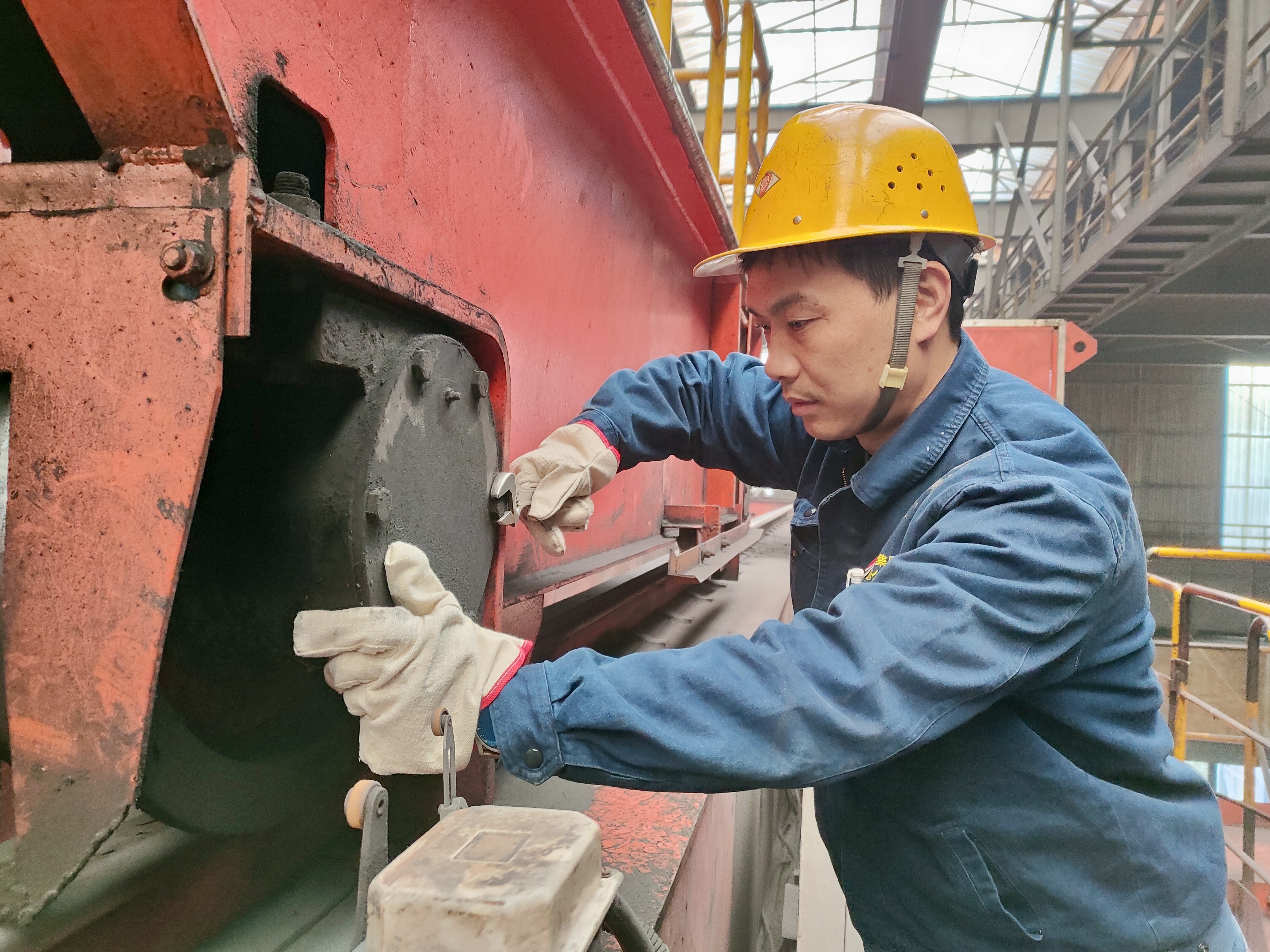 天車的“主治醫師們” 天車的“主治醫師們”