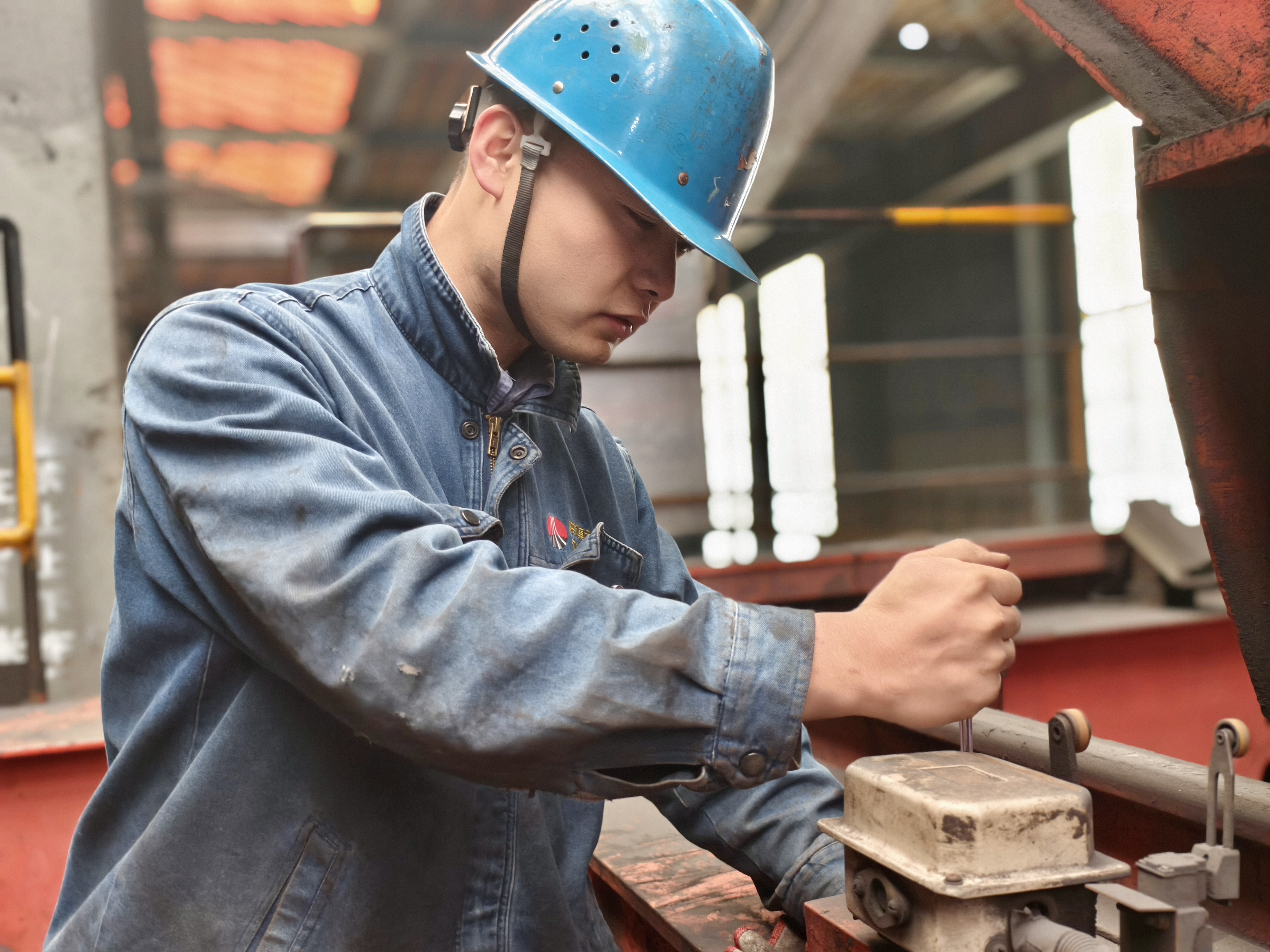 天車的“主治醫師們” 天車的“主治醫師們”
