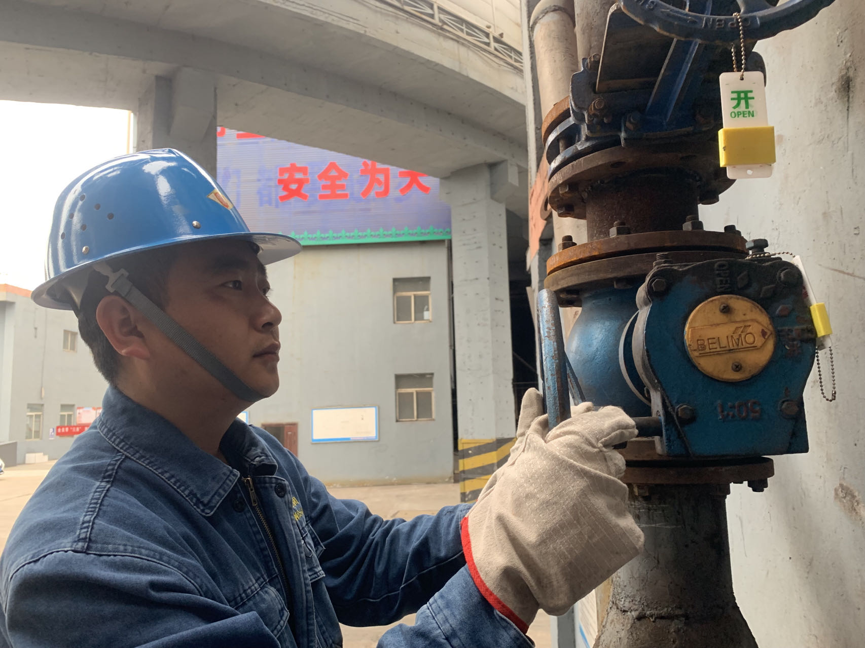 元旦我在崗!堅守一線“不打烊” 元旦我在崗!堅守一線“不打烊”