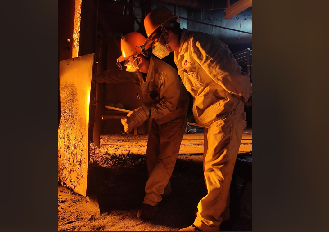 向新而生 看煉鋼人的奮進“速描” 向新而生 看煉鋼人的奮進“速描”