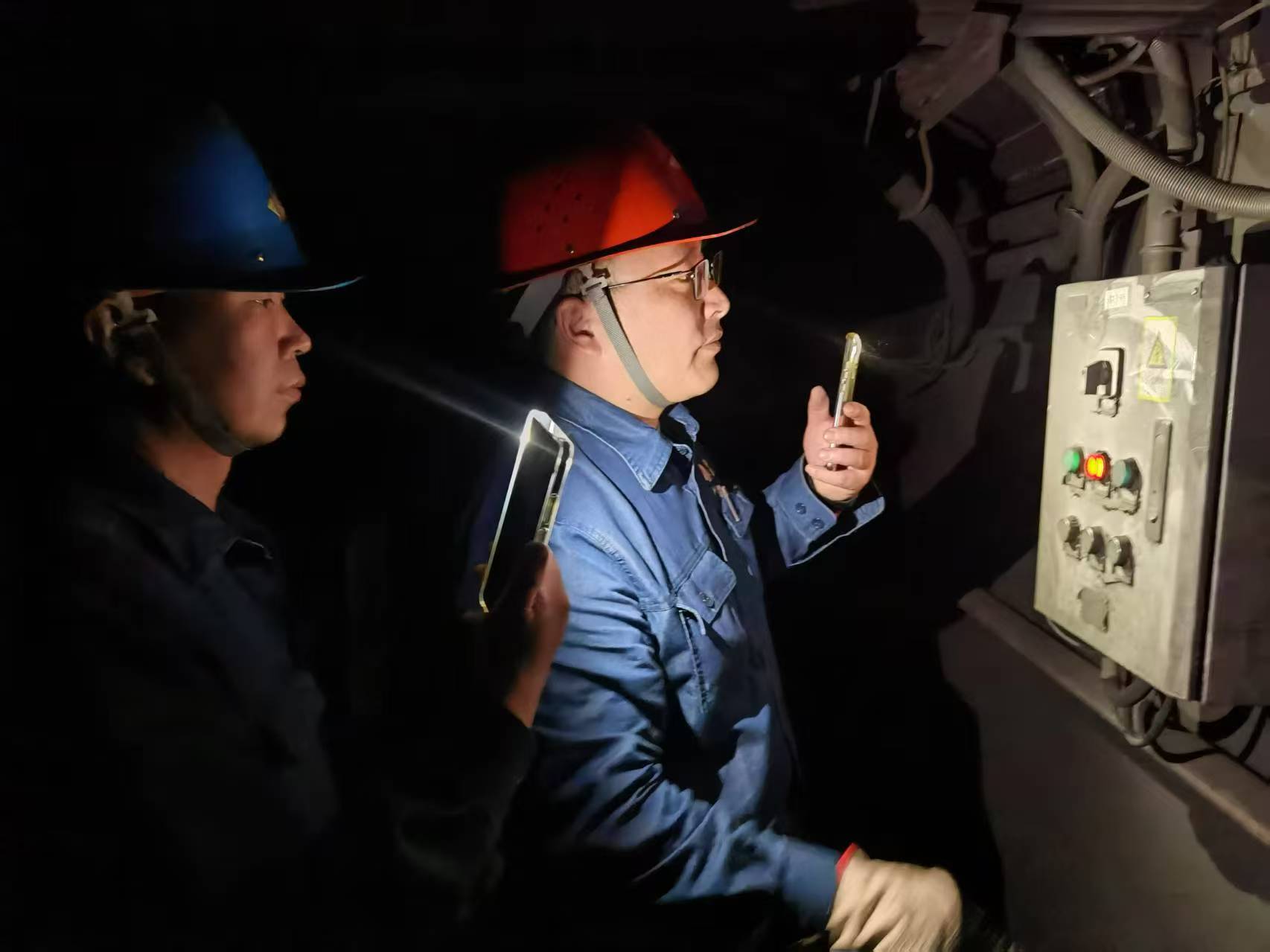 肖玉慶:深耕設(shè)備革新的匠心勞模 肖玉慶:深耕設(shè)備革新的匠心勞模