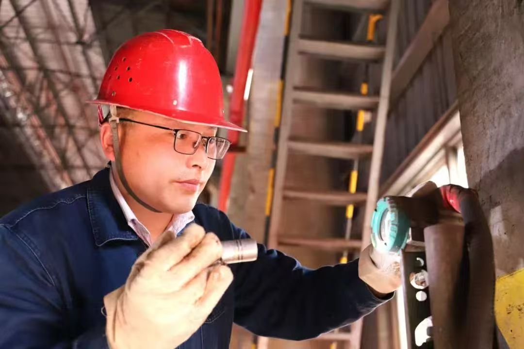 肖玉慶:深耕設(shè)備革新的匠心勞模 肖玉慶:深耕設(shè)備革新的匠心勞模