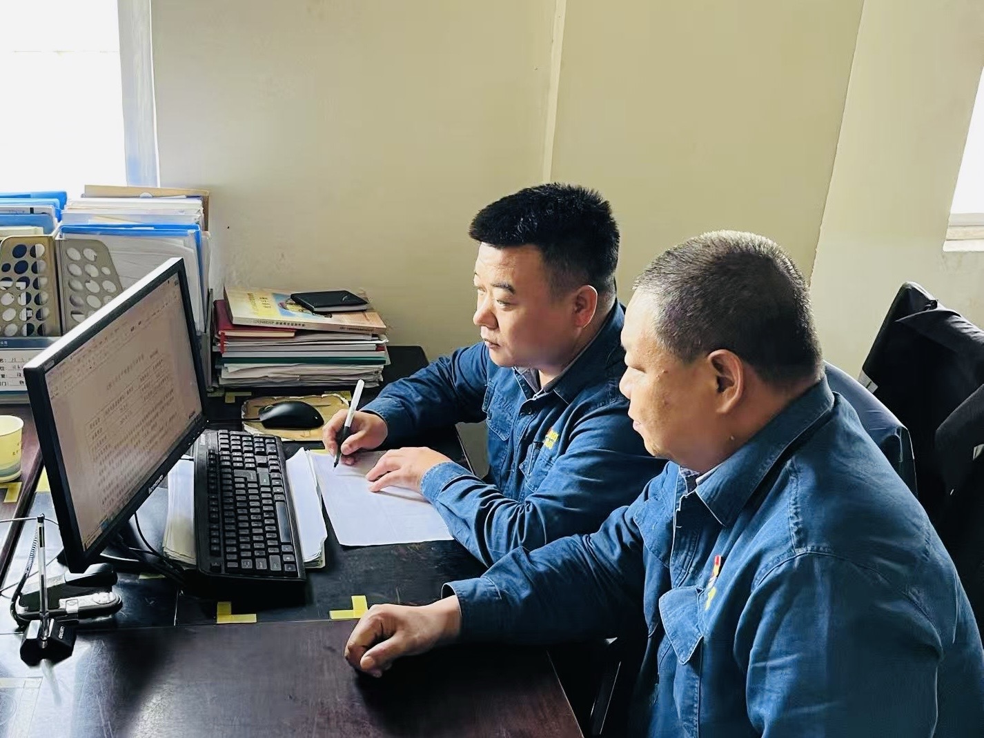 逐夢三十載,實干鑄就勞模章——記陜鋼集團2023-2024年度勞動模范段玉宏 逐夢三十載,實干鑄就勞模章——記陜鋼集團2023-2024年度勞動模范段玉宏