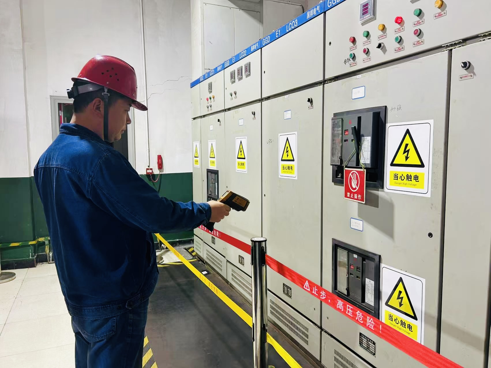 扎根維修電工15年,創新鍛造“匠人”—記第三屆“陜鋼工匠”張磊 扎根維修電工15年,創新鍛造“匠人”—記第三屆“陜鋼工匠”張磊