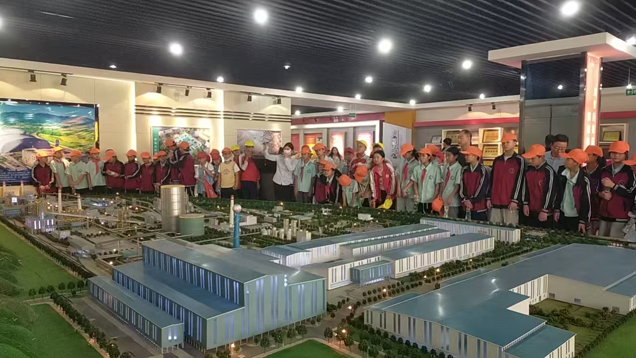 勉縣金泉鎮七十余名小學師生來漢鋼參觀研學 勉縣金泉鎮七十余名小學師生來漢鋼參觀研學