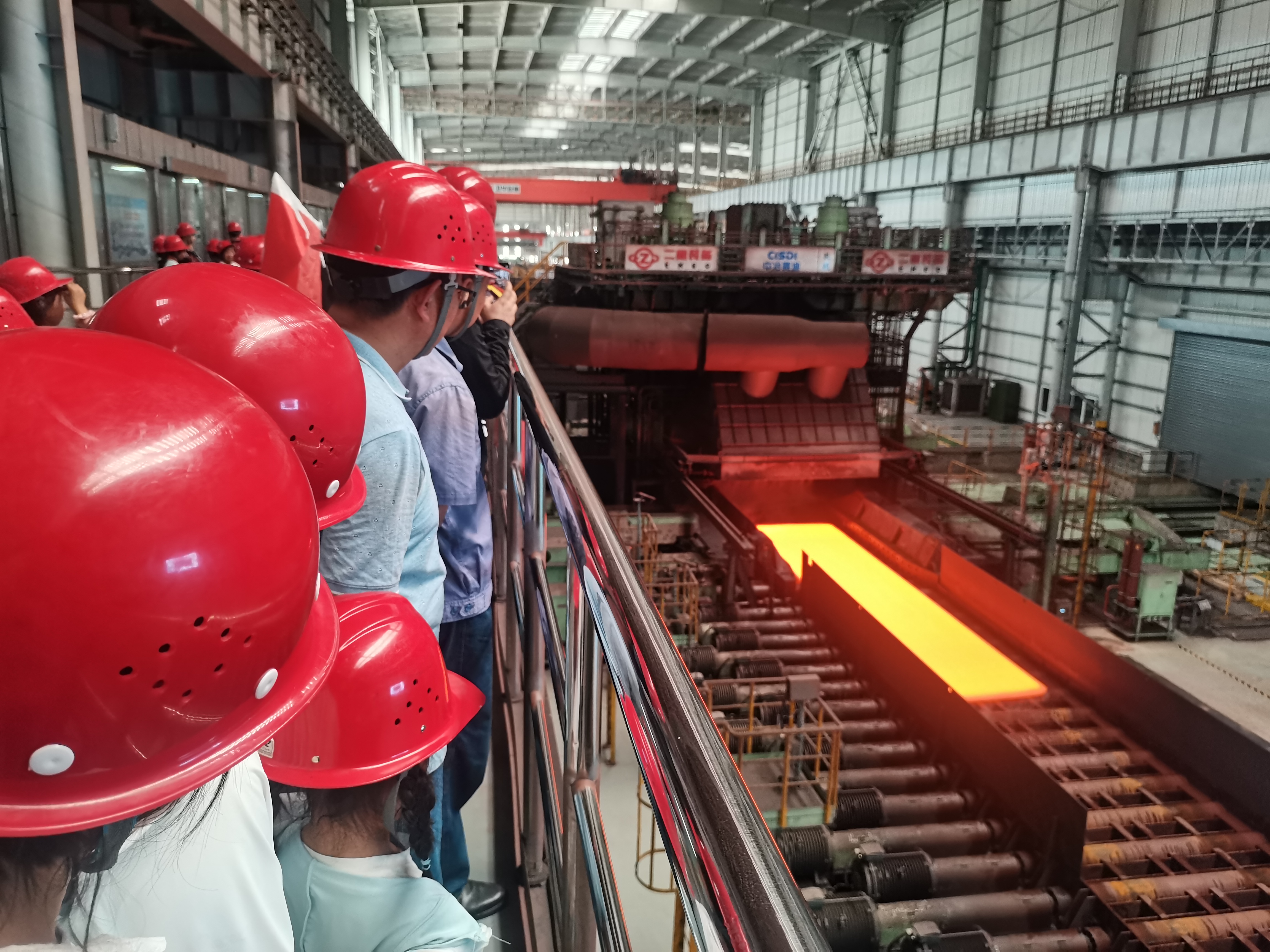 勉縣金泉鎮七十余名小學師生來漢鋼參觀研學 勉縣金泉鎮七十余名小學師生來漢鋼參觀研學