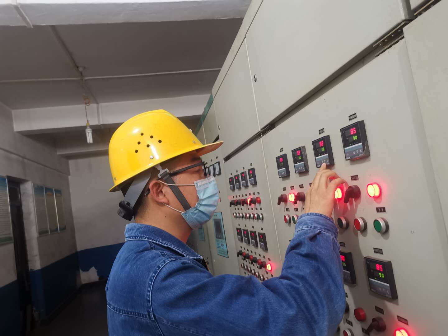 �Ҝʡ�С�пڡ� ������ȫ�����������¡�