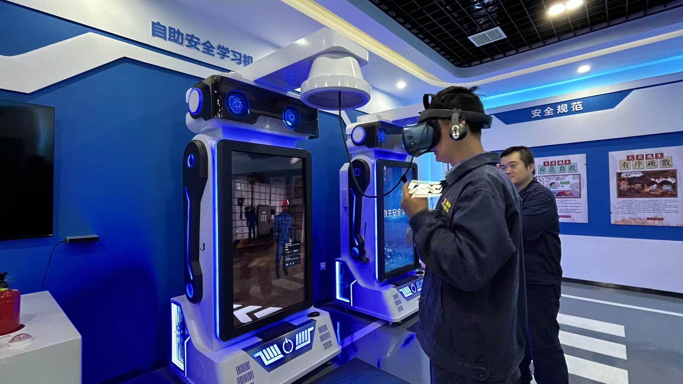 通關(guān)“科目四”,鍛造智能化煉鐵“硬核團(tuán)隊(duì)” 通關(guān)“科目四”,鍛造智能化煉鐵“硬核團(tuán)隊(duì)”