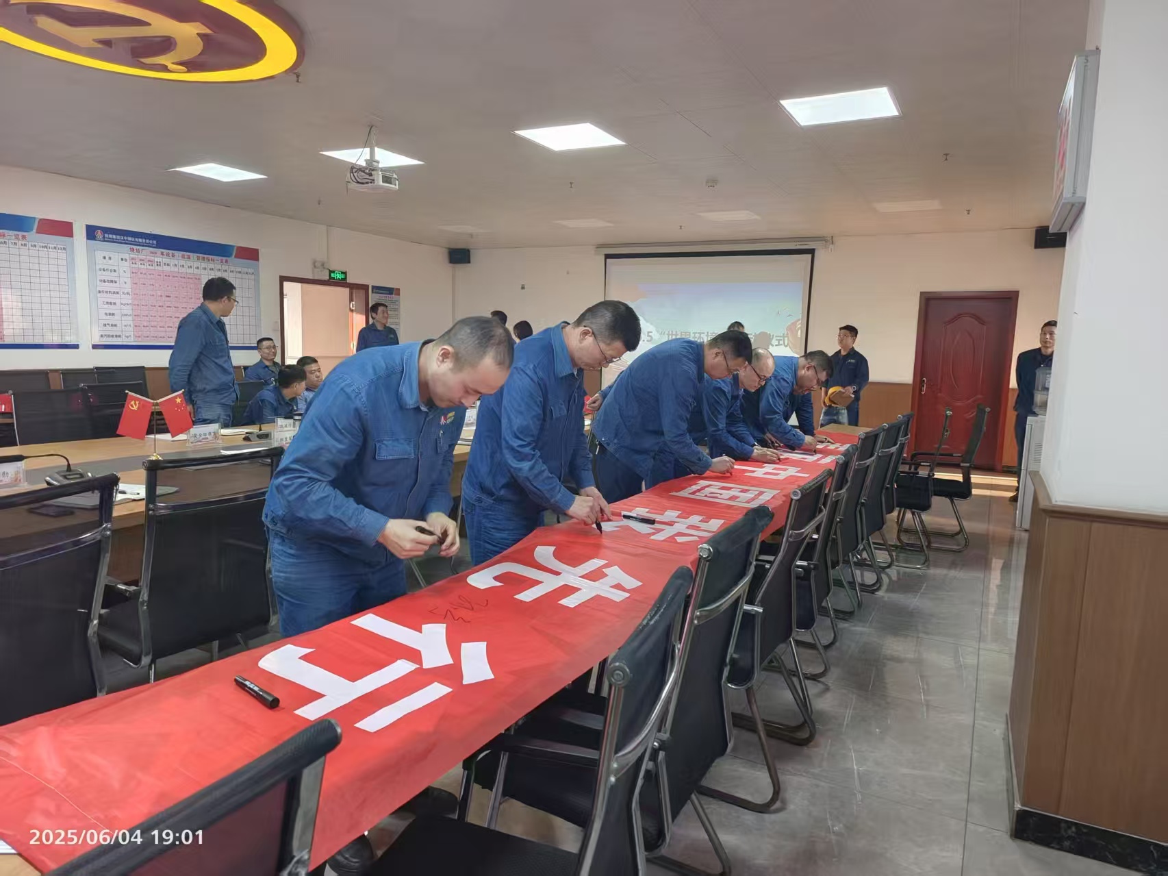 ���������������i�Gɫ�l(f��)չ���ܴa