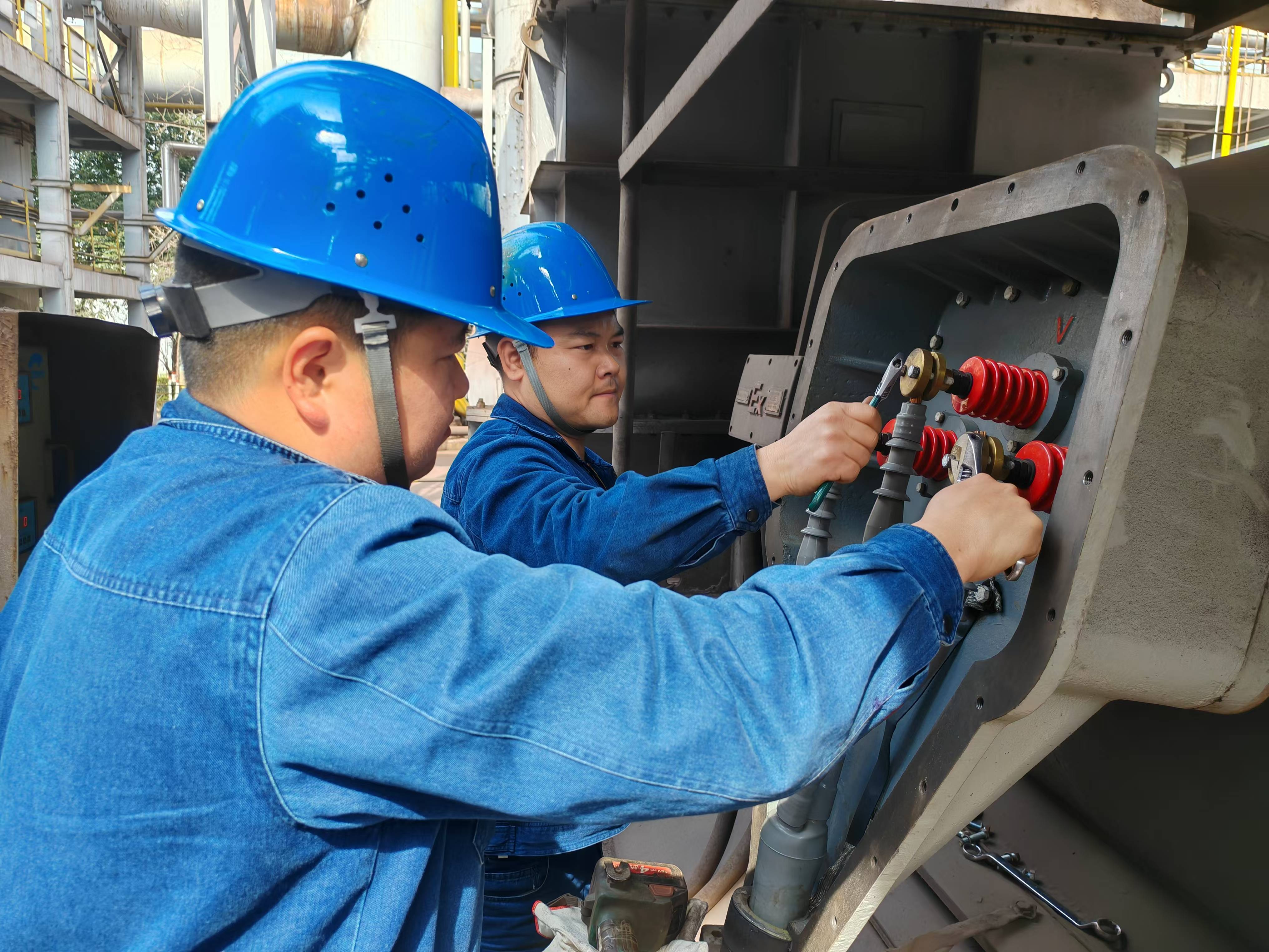 直擊!不服“暑”的設備“汗”衛者 直擊!不服“暑”的設備“汗”衛者