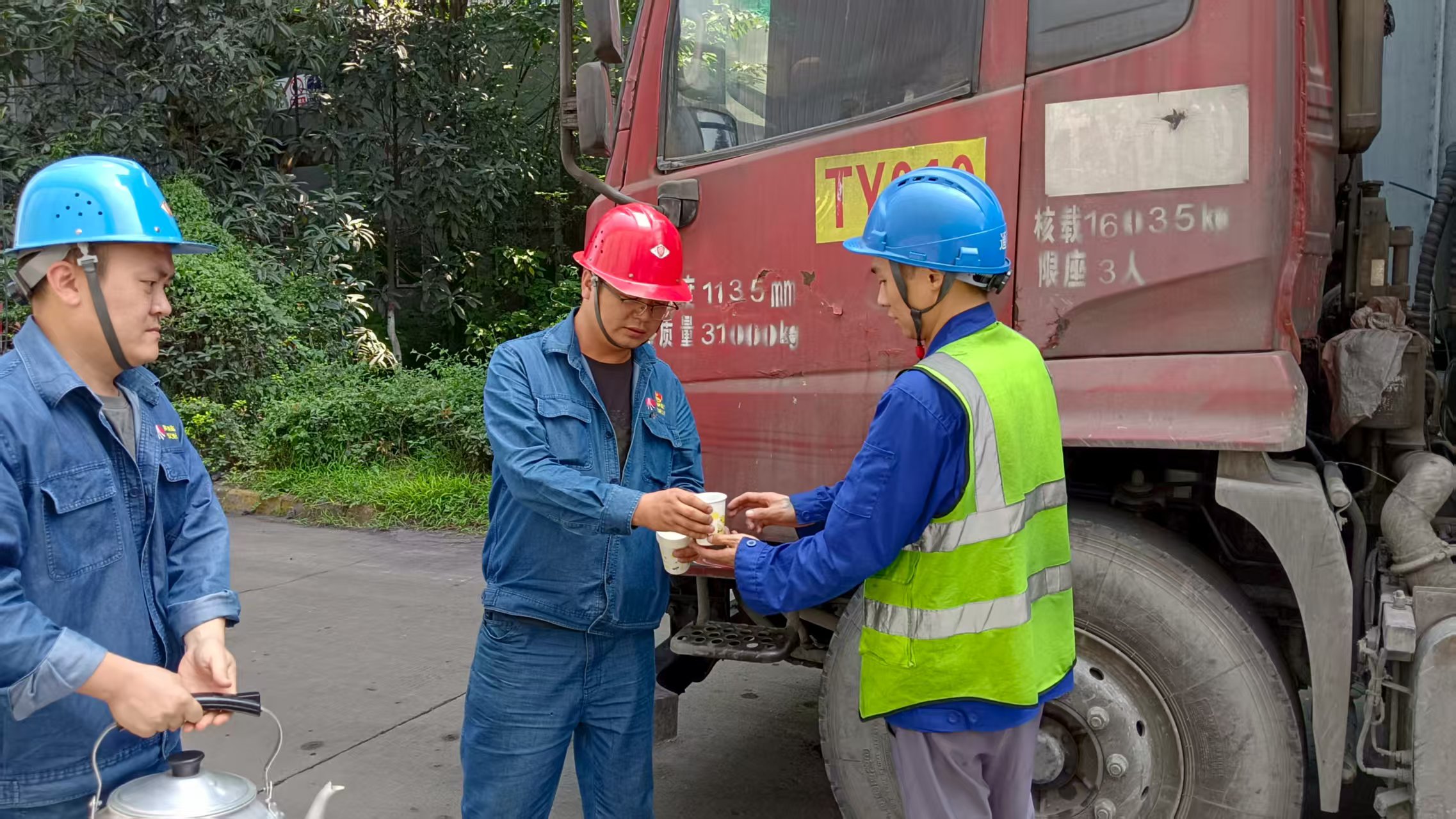 防暑降溫工作扎實(shí)推進(jìn) 多措并舉保障原料安全 防暑降溫工作扎實(shí)推進(jìn) 多措并舉保障原料安全