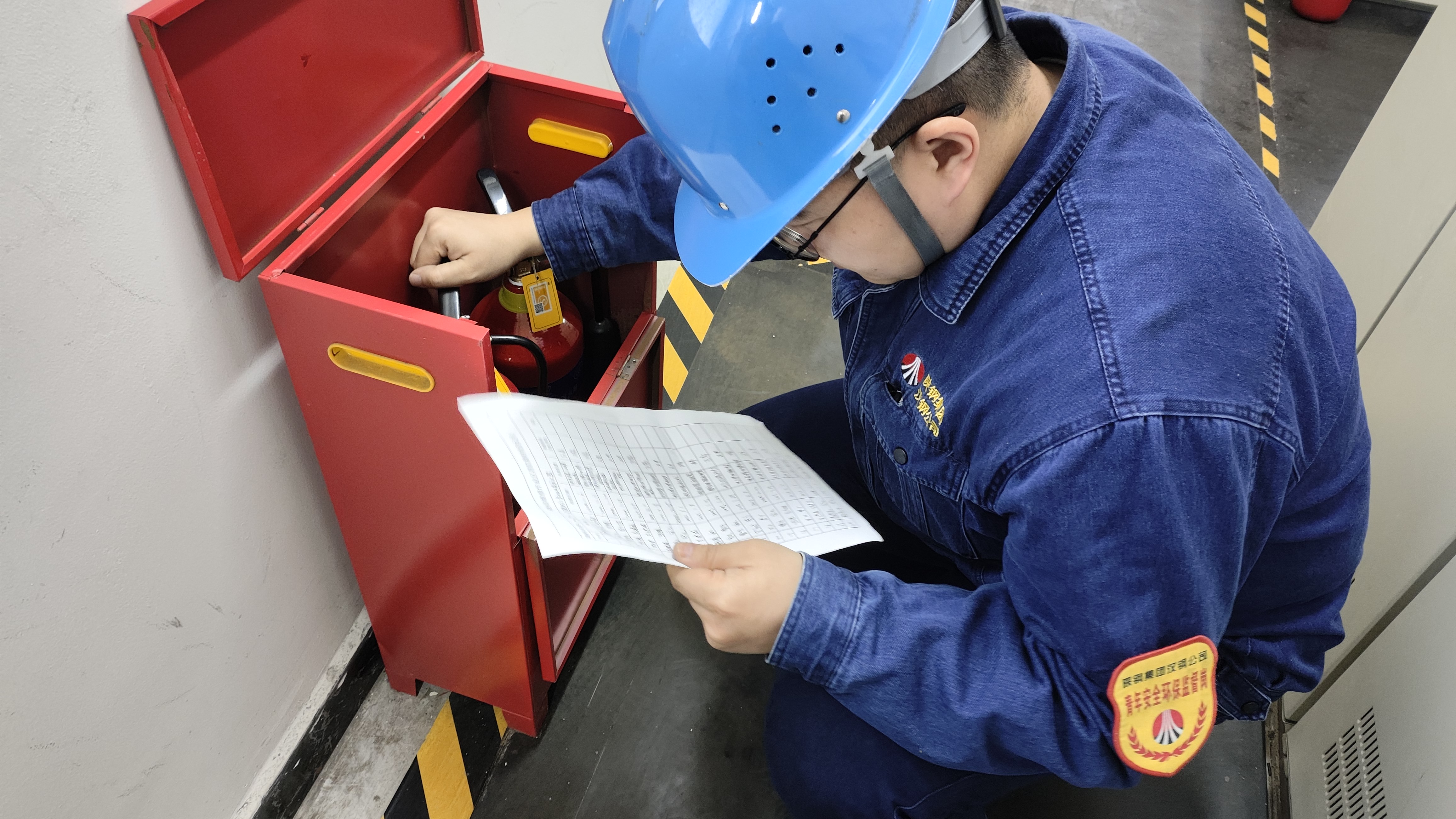 從青衿學子到“儀表大拿”:95后羅騰的成長方程式 從青衿學子到“儀表大拿”:95后羅騰的成長方程式