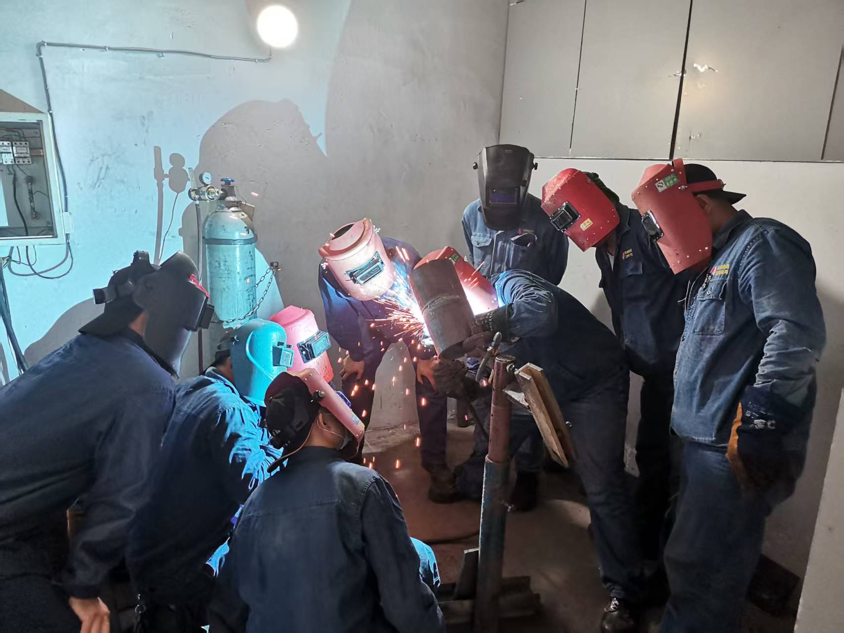 焊花凝匠心 鉗功筑根基 漢鋼技能人才的“接力棒”這樣傳！