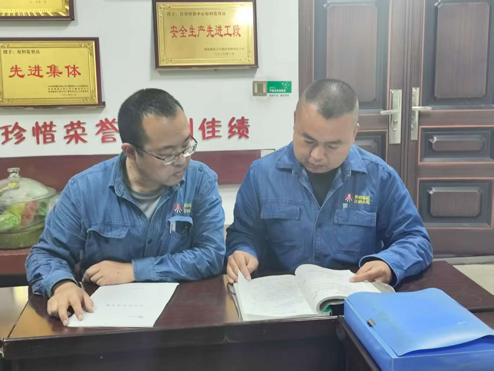 穿上工裝仍然是個“兵” 穿上工裝仍然是個“兵”