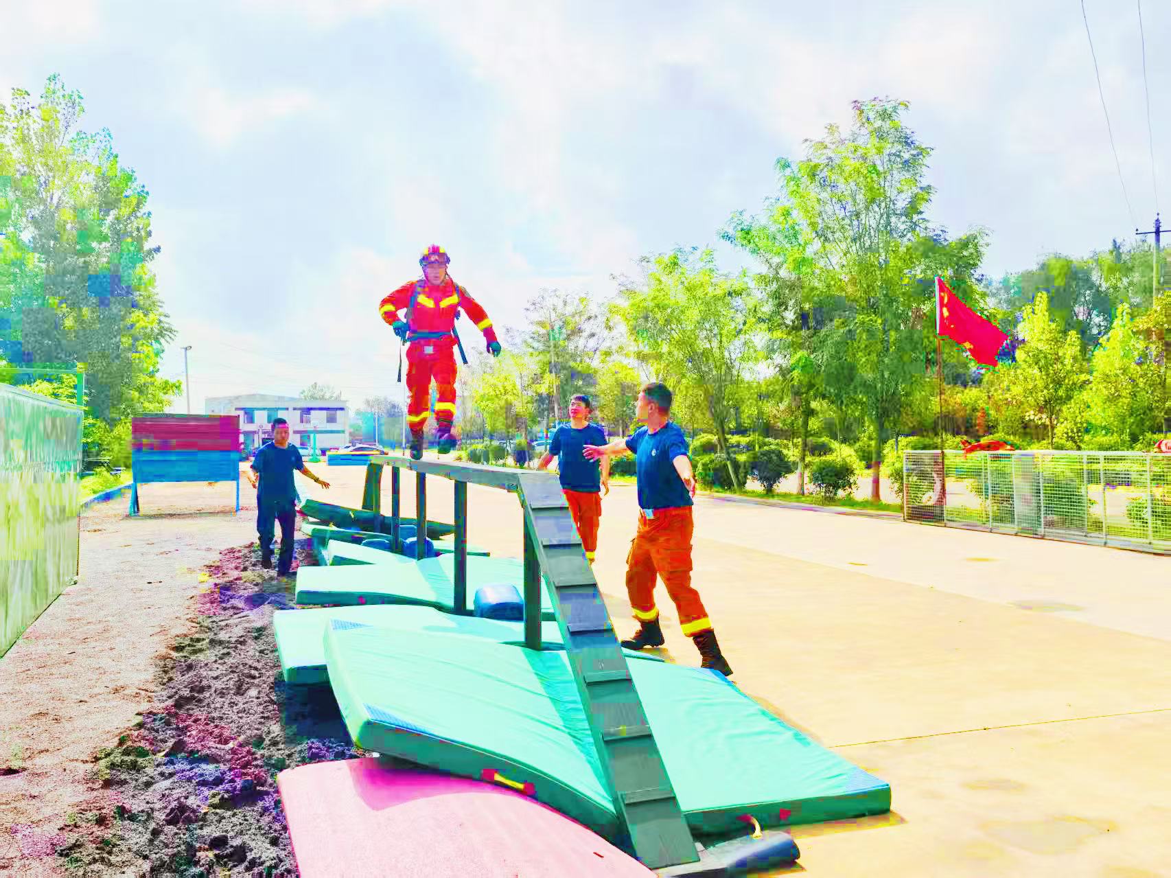 漢鋼公司專職消防隊全面打響陜煤第五屆消防救援技術(shù)比武“發(fā)令槍” 漢鋼公司專職消防隊全面打響陜煤第五屆消防救援技術(shù)比武“發(fā)令槍”