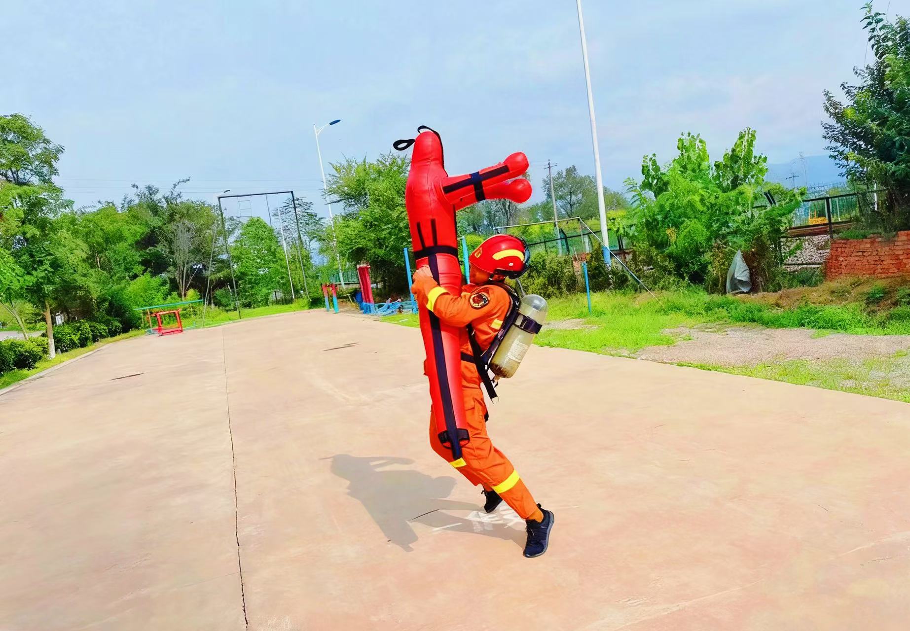 漢鋼公司專職消防隊全面打響陜煤第五屆消防救援技術(shù)比武“發(fā)令槍” 漢鋼公司專職消防隊全面打響陜煤第五屆消防救援技術(shù)比武“發(fā)令槍”