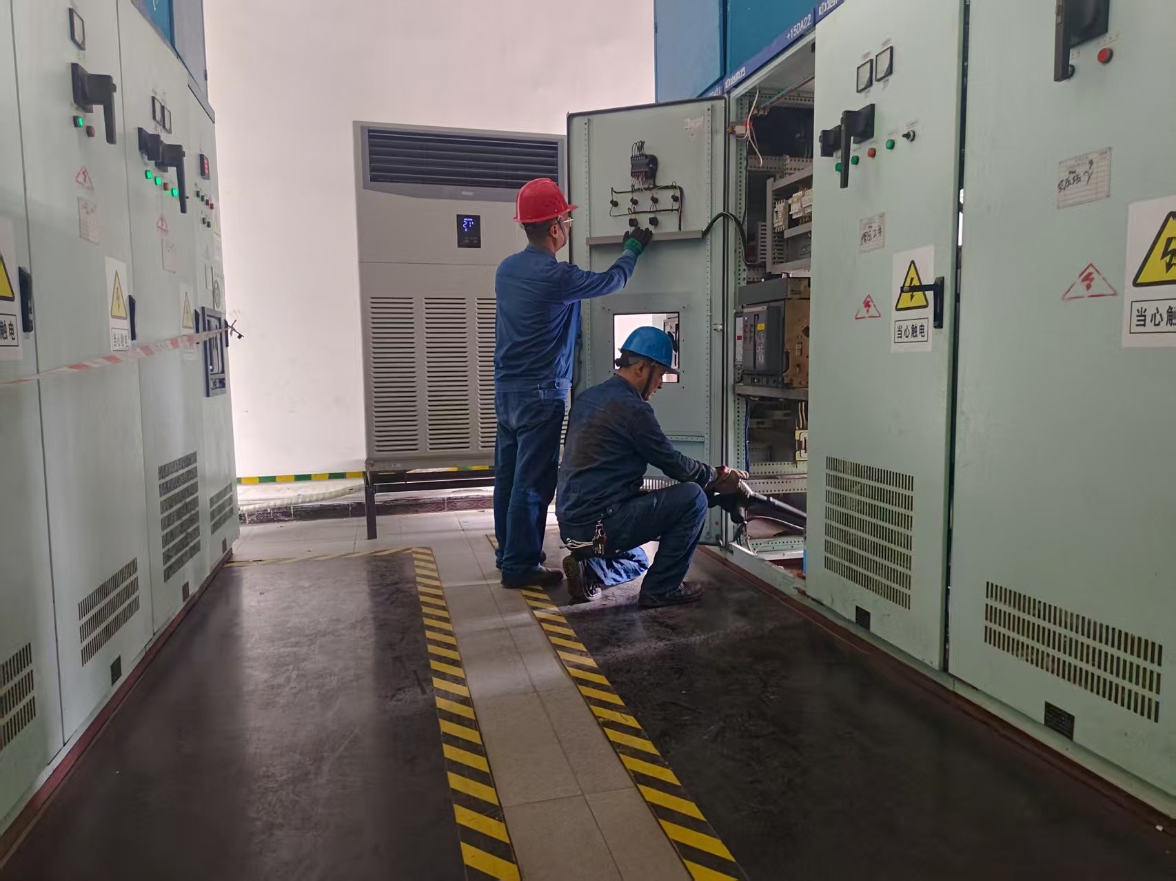 鐵火交響曲中的“電醫生” —漢鋼公司高爐電氣系統秋季檢修紀實 鐵火交響曲中的“電醫生” —漢鋼公司高爐電氣系統秋季檢修紀實