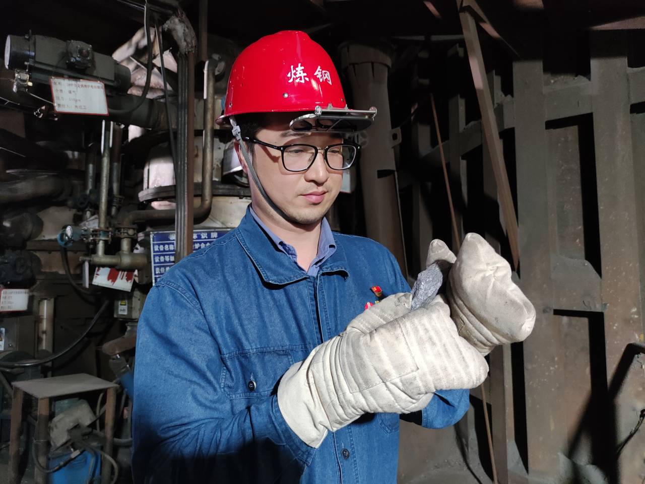 鋼花映華誕 堅守踐初心 鋼花映華誕 堅守踐初心