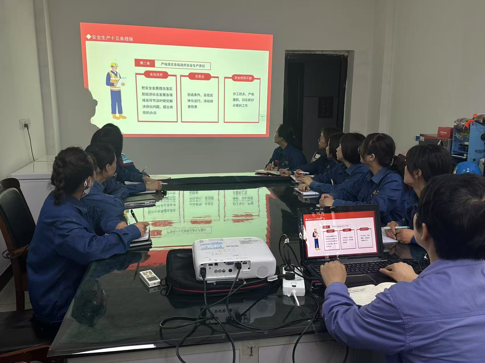 攥指成拳 為安全“加碼” 攥指成拳 為安全“加碼”