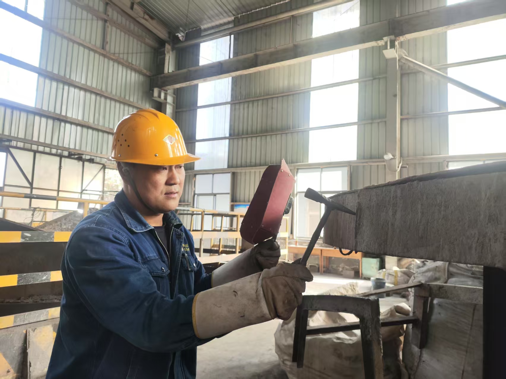 “嚴(yán)巧細(xì)”鑄匠心 維修攻堅助生產(chǎn) “嚴(yán)巧細(xì)”鑄匠心 維修攻堅助生產(chǎn)