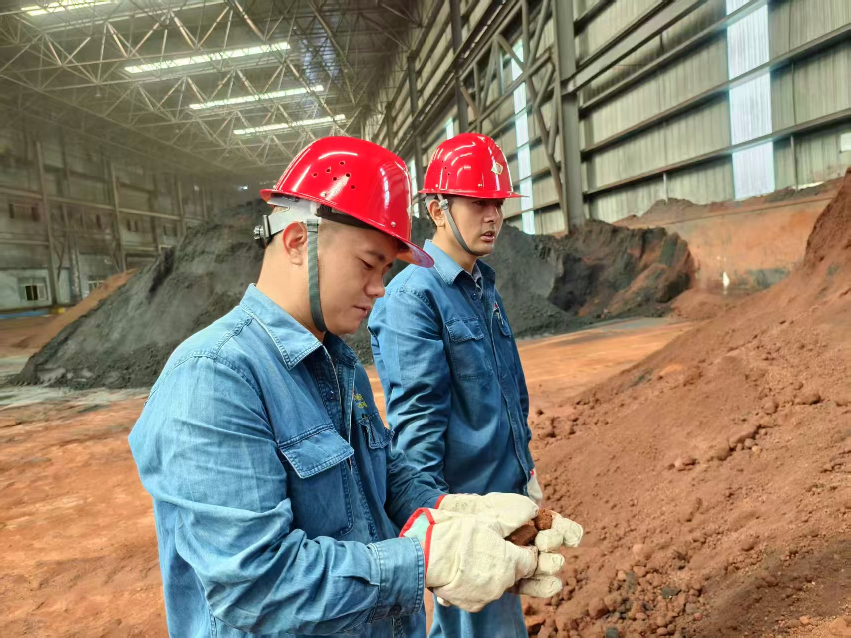 以“紅色引擎”驅(qū)動(dòng)黨員領(lǐng)航攻堅(jiān)