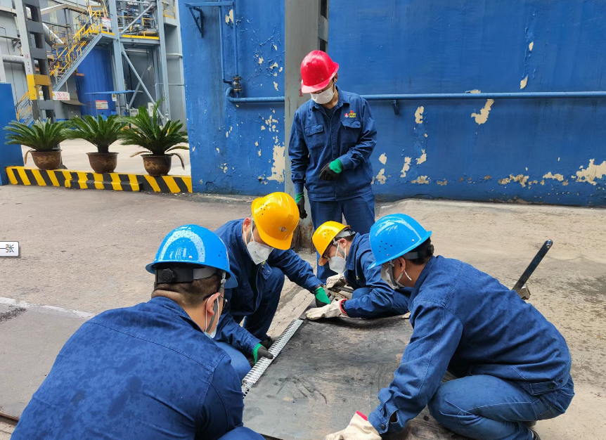 淬煉青春底色 筑牢安全防線——燒結廠脫硫作業區榮獲2024年度全國鋼鐵行業“青安杯”競賽最佳青年安全監督崗榮譽稱號 淬煉青春底色 筑牢安全防線——燒結廠脫硫作業區榮獲2024年度全國鋼鐵行業“青安杯”競賽最佳青年安全監督崗榮譽稱號