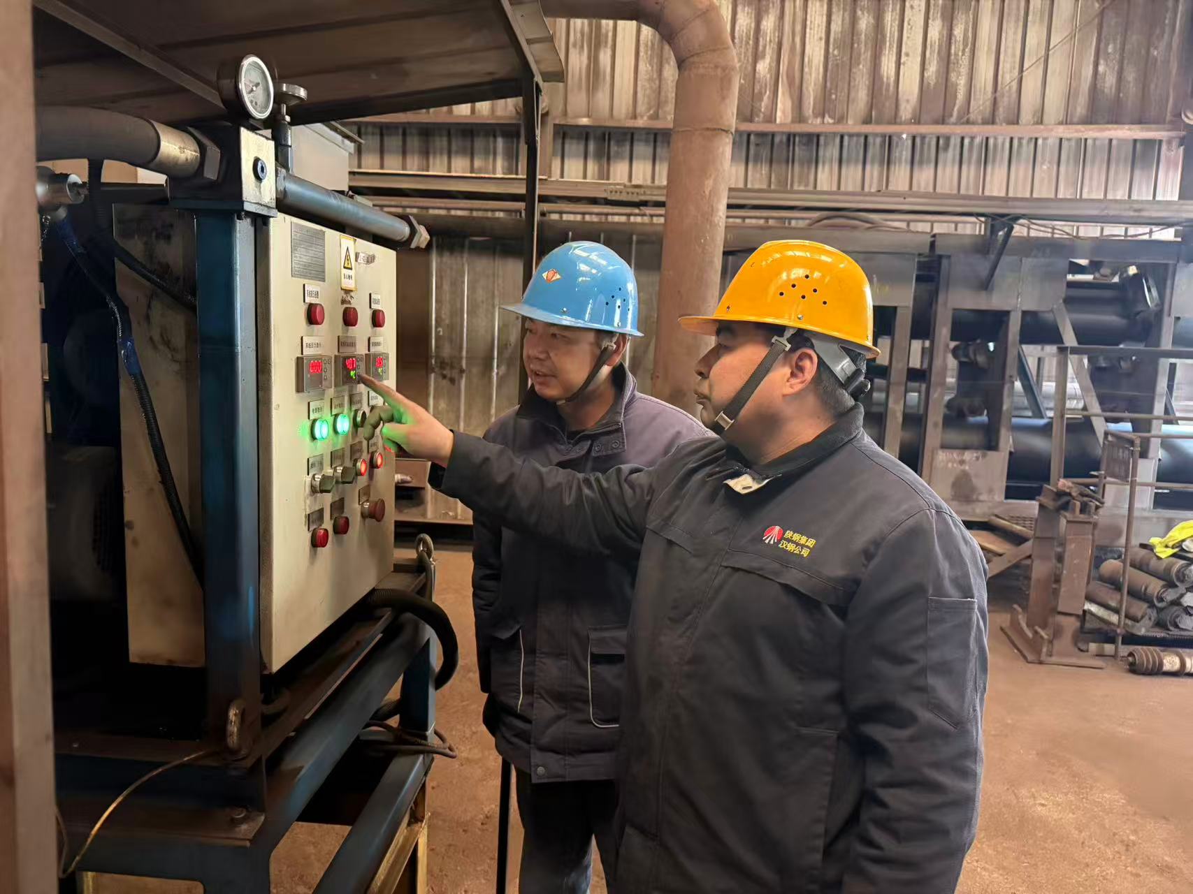 堅(jiān)守供料一線 彰顯黨員本色