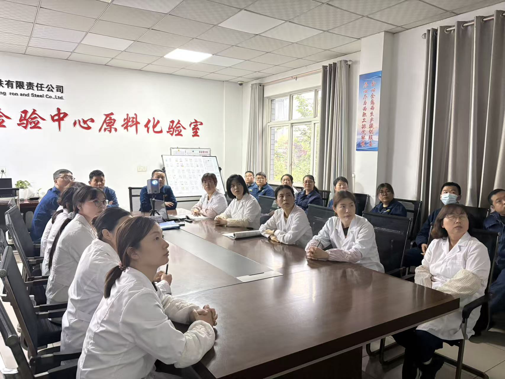 戰高溫 保安康 ——化驗分析作業區防暑降溫在行動