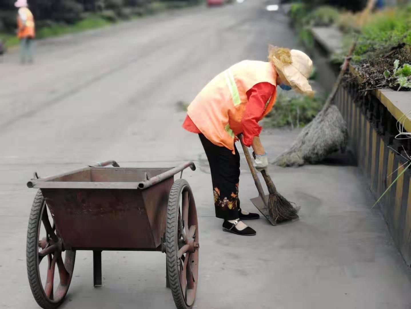 【鋼城文苑】最簡單的勞動，最美的身影