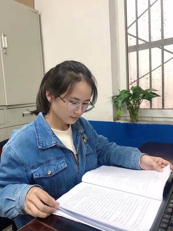 ��䓳���Է��܈�������(m��ng)·�ϵĹ�