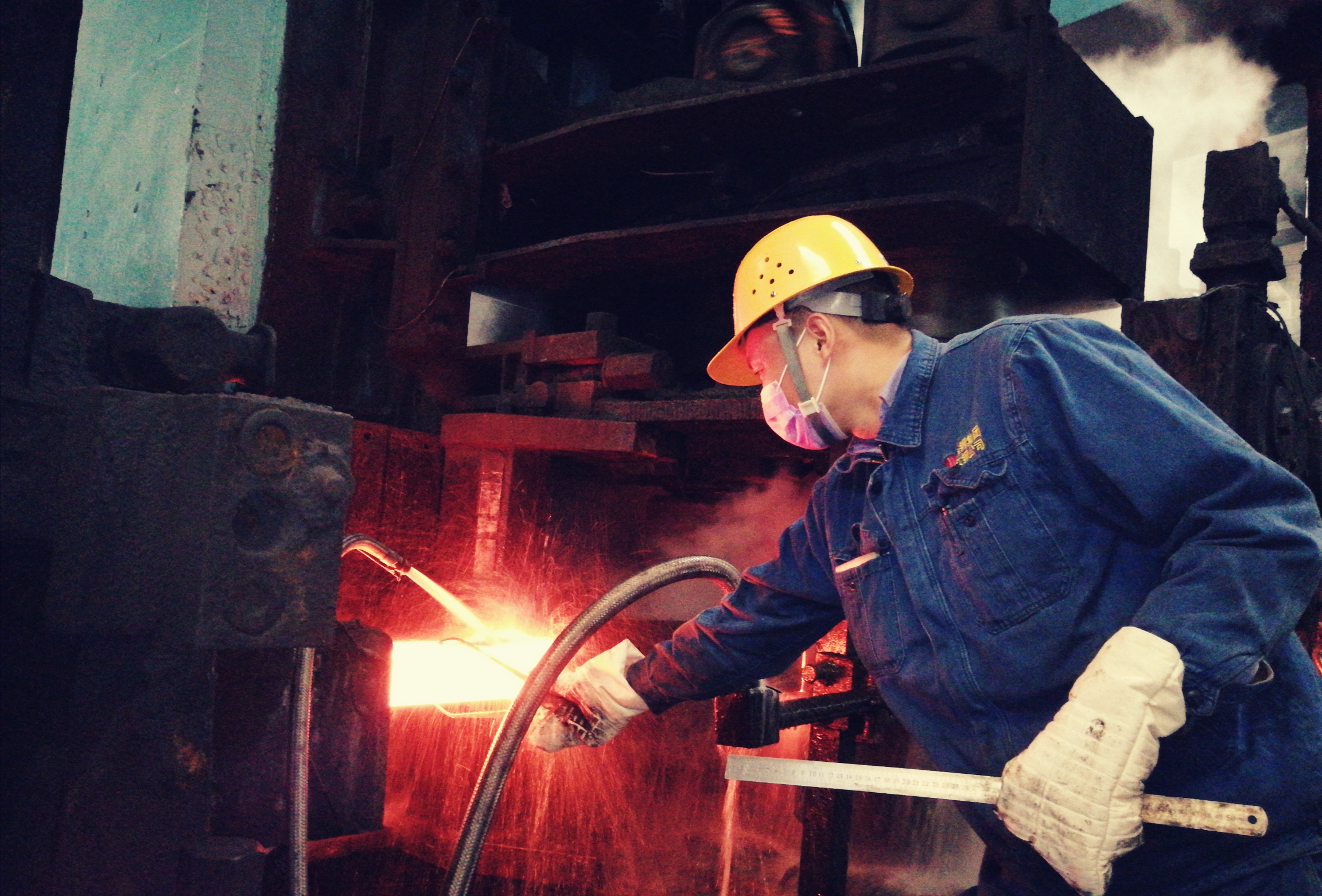 【一線風(fēng)采】七載軋鋼情,他的青春枝繁葉茂——記2019年度陜鋼集團(tuán)先進(jìn)工作者郭亞新 【一線風(fēng)采】七載軋鋼情,他的青春枝繁葉茂——記2019年度陜鋼集團(tuán)先進(jìn)工作者郭亞新