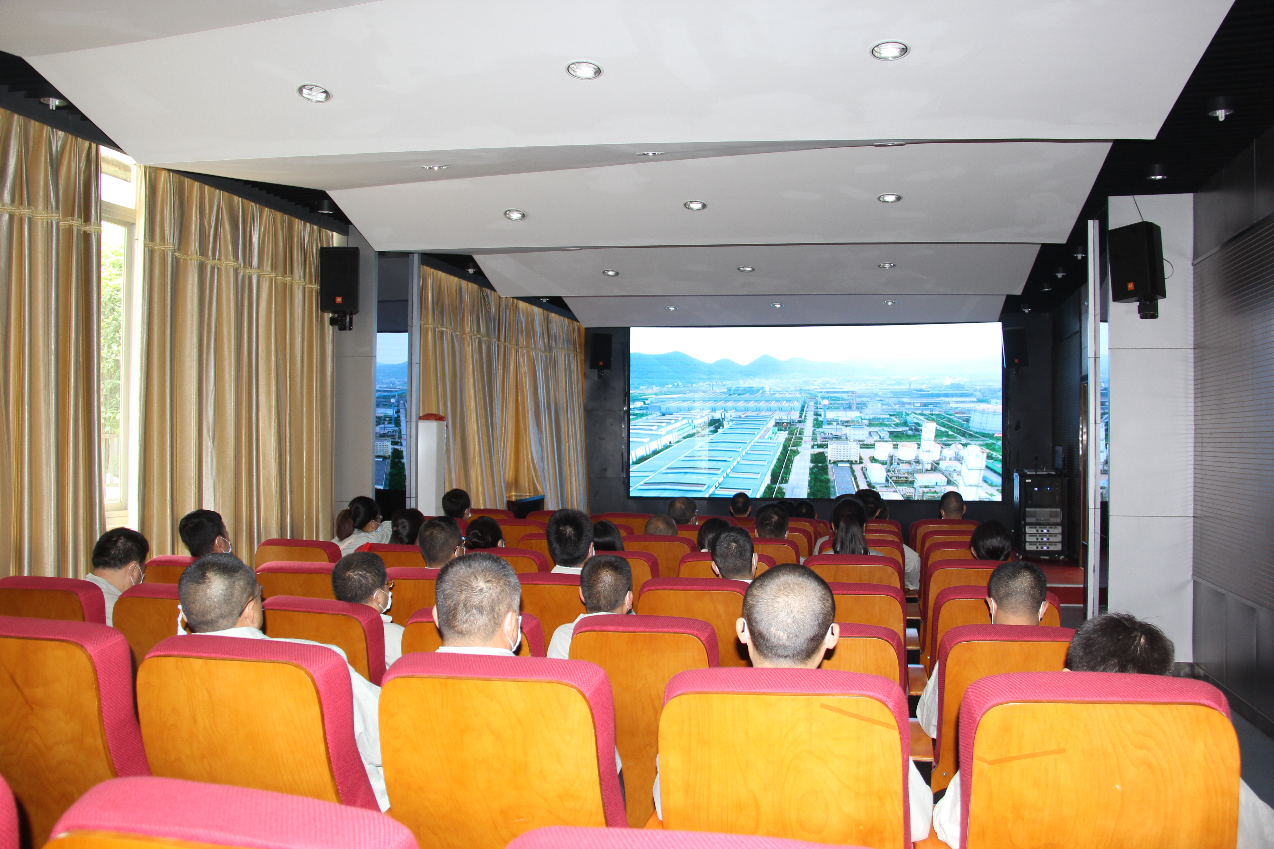 大唐略電“弘揚(yáng)精神筑夢想”勞模先進(jìn)學(xué)習(xí)進(jìn)漢鋼 大唐略電“弘揚(yáng)精神筑夢想”勞模先進(jìn)學(xué)習(xí)進(jìn)漢鋼