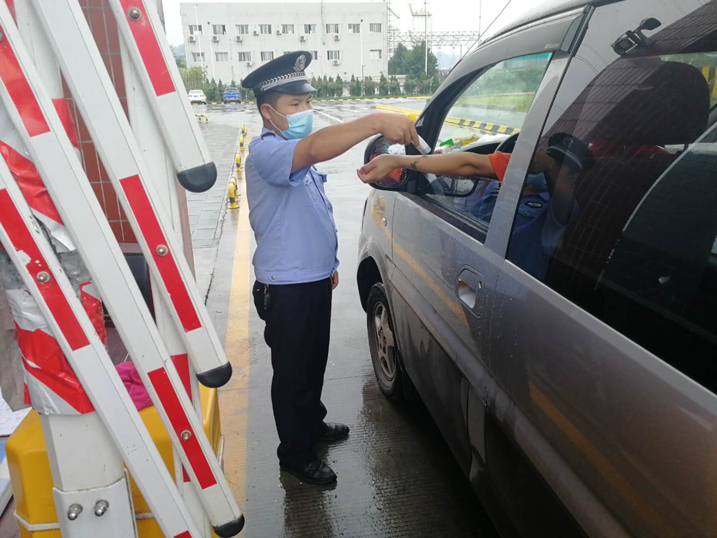 ��䓳���Է�����鲻��ɫ������܊�˱�ɫ