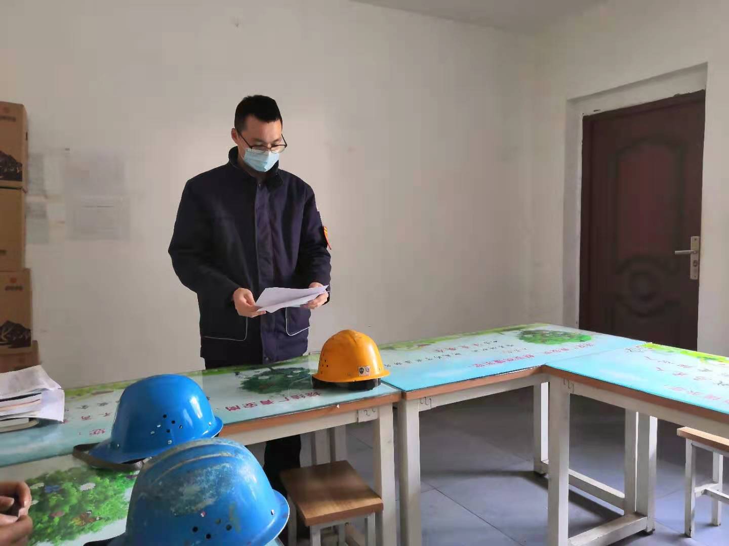 班前會釋放大“能量” 班前會釋放大“能量”