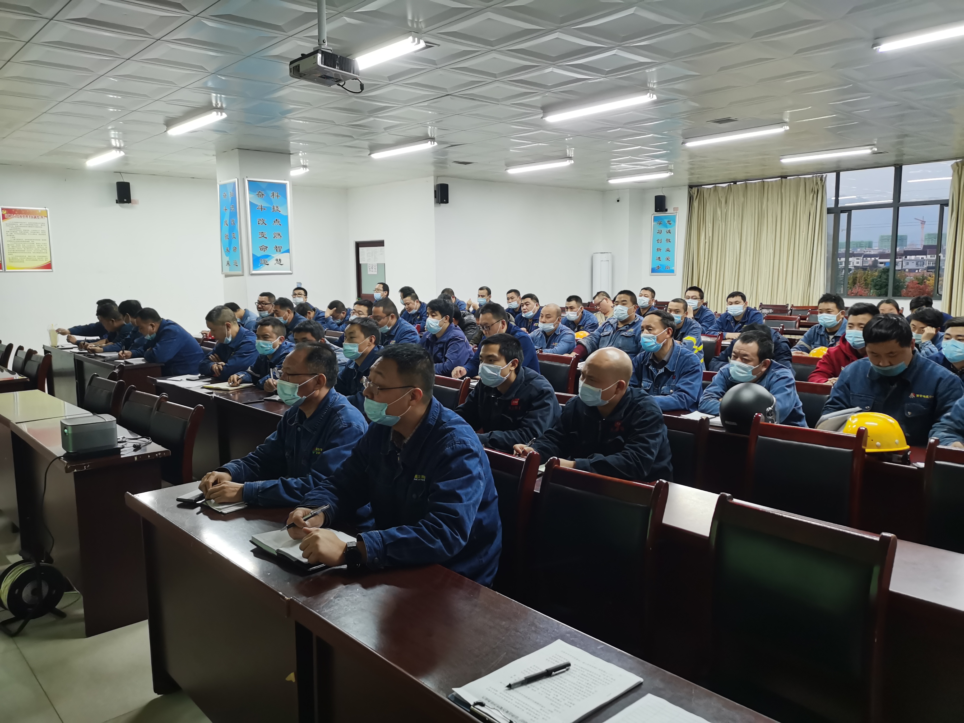 安全為本、責(zé)任為天,全面推動(dòng)燒結(jié)安全穩(wěn)定發(fā)展 安全為本、責(zé)任為天,全面推動(dòng)燒結(jié)安全穩(wěn)定發(fā)展